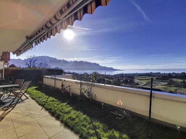 4.5 room apartment with 2 large terraces and breathtaking views of the lake