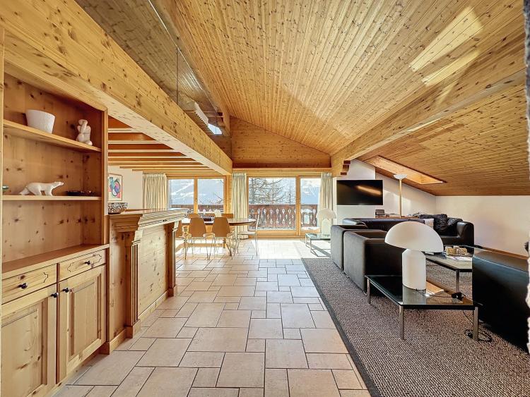 Magnificent attic duplex ideally located a stone's throw from Le Rouge