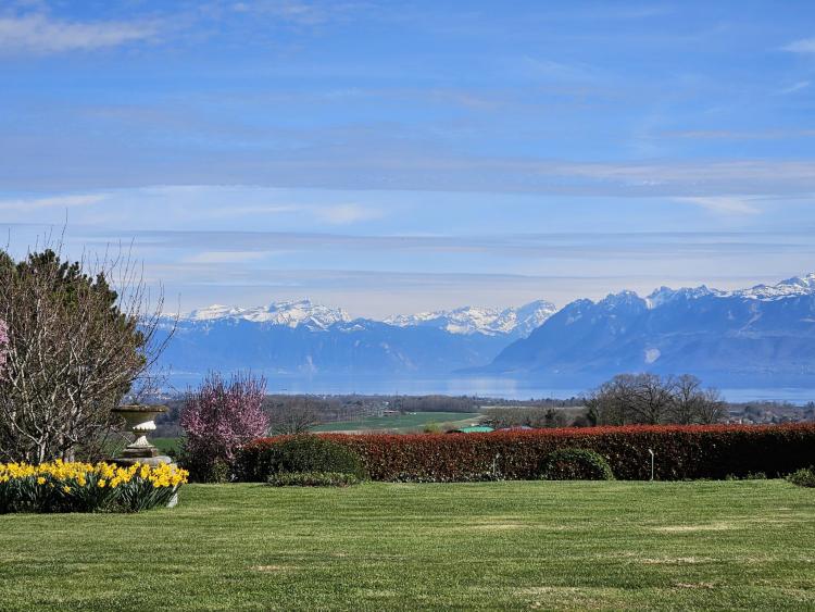Exclusive - Protected estate with views of the lake and the Alps