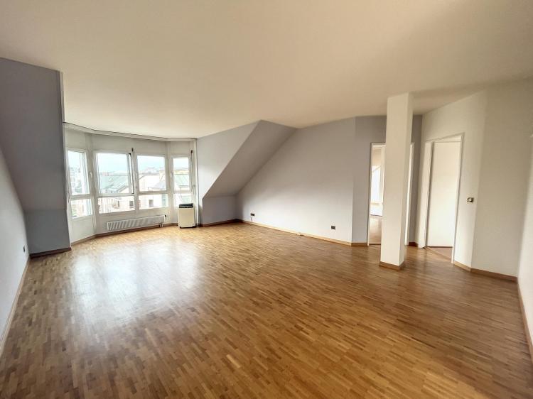 Very nice 4 room apartment on the top floor