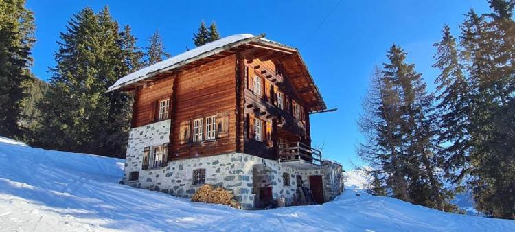 EXCEPTIONAL SKI IN & OUT CHALET