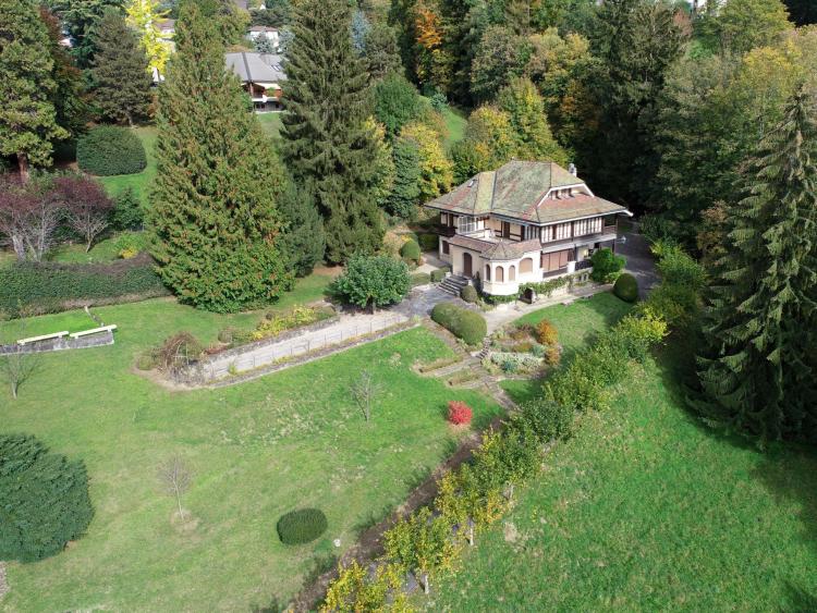 Mansion with plot of 7,969 m2