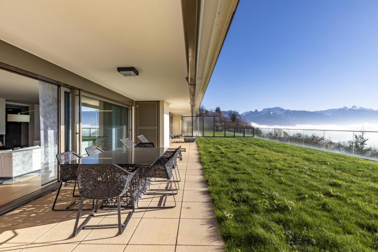 Sumptuous 6.5 room apartment with a breathtaking view of the lake and the mountains
