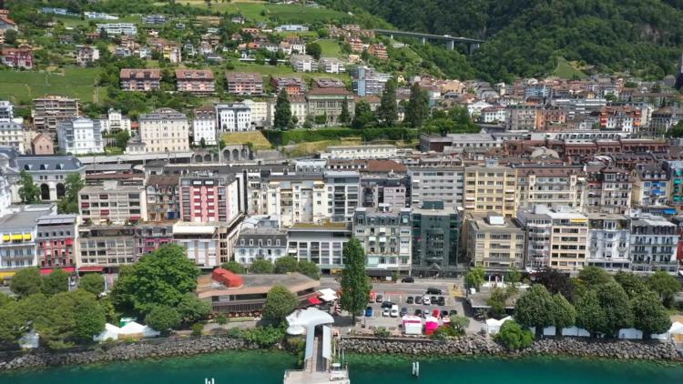 In the heart of Montreux, 2.5 room apartment offering a beautiful view of the lake