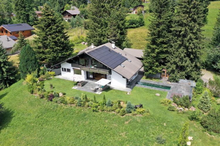 Sumptuous chalet with swimming pool and stunning views of the Dents-du-Midi