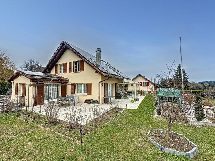 Mollie-Margot: Charming 260m2 house in a residential area.